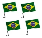 Quatro bandeiras do Brasil pequenas, verdes e amarelas, com suporte preto.