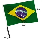 Bandeira do Brasil verde, amarela, azul e branca com mastro e suporte preto.
