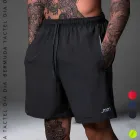 Bermuda Tactel Masculina grafite com cordão, bolsos frontais e logo branco.