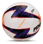 Bola de Futebol Campo Penalty branca com detalhes roxos, pretos e laranja.
