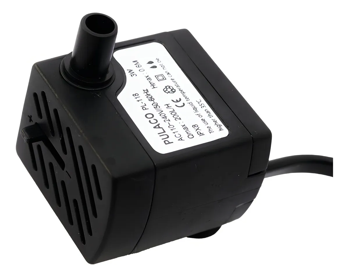 Bomba submersa preta com bico e etiqueta branca