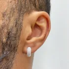 Brinco masculino argola prateado cravejado zircônias em orelha de homem