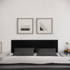 Cabeceira Suede Preto estofada com módulos sobre cama cinza