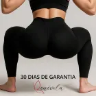 Calça Legging Benévola preta sem costura em mulher agachada