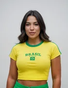 Mulher vestindo camiseta Baby Look Brasil amarela com bordado verde e detalhes.