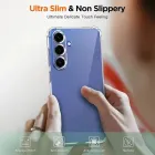 Capa capinha transparente em smartphone roxo com câmeras, segurado por mão.