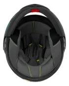 Interior do capacete cinza escuro, costuras verdes e detalhe vermelho.