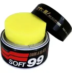 Cera de Carnaúba Soft99 Dark & Black em lata preta com esponja amarela.