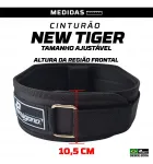 Cinto preto de proteção lombar com fivela dourada e altura frontal 10,5 cm.