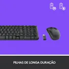Logitech MK220: teclado, mouse e receptor USB pretos em fundo roxo.