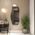 Espelho orgânico grande de corpo inteiro com moldura caramelo