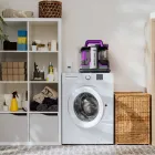 WAP Spot Cleaner roxa e cinza sobre máquina de lavar branca.