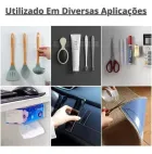 Fita Dupla Face Transparente fixando utensílios, escovas, tesoura, caixa de lenços e tapete.