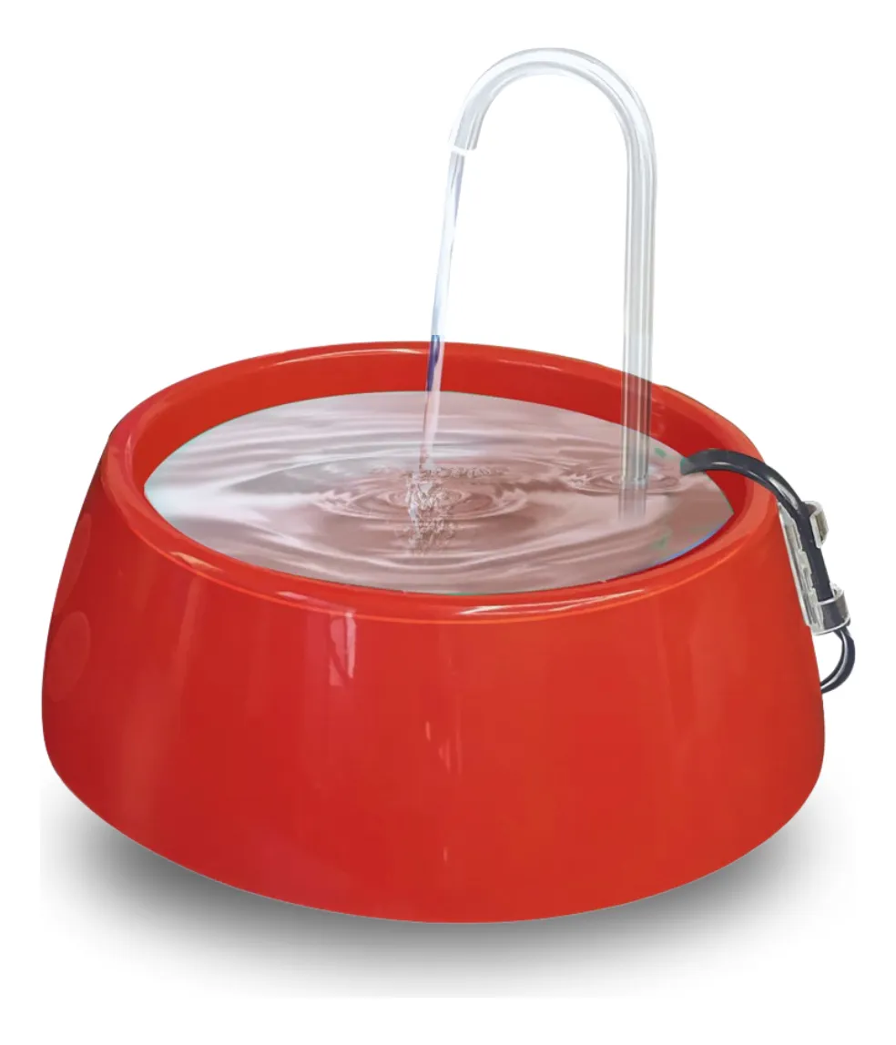 Fonte bebedouro vermelha com água fluindo de um tubo transparente