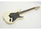 Guitarra Strato Elétrica Strinberg Rockwave Rw50 Iv Ivory deitada em fundo branco.