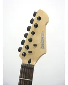 Headstock da Guitarra Strato Elétrica Strinberg Rockwave Rw50 com tarraxas pretas.