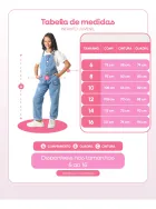Tabela de medidas rosa e menina vestindo jardineira macacão jeans azul