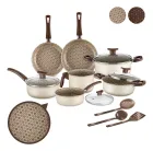 Jogo de panelas antiaderente bege com padrão marrom, tampas de vidro e utensílios.