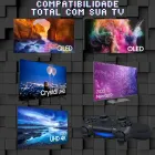 Controle preto com luz azul e TVs Samsung compatíveis em fundo cinza