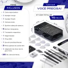 Kit Chaves Precisão: estojo preto com bits prateados, pinças e espátulas brancas.