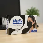 Caixa Medix preta e branca de máscaras descartáveis pretas com 50 unidades.