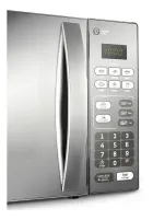 Micro-ondas Consul prateado com porta espelhada e painel de controle digital