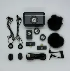 Kit microfone de lapela sem fio Hollyland Lark M2 preto com estojo e acessórios.