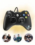 Controle Xbox 360 preto com fio, botões coloridos e pessoas jogando