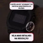 Detalhe do botão afundado no relógio G-shock preto