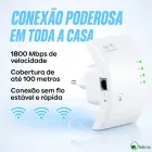 Repetidor Wifi Bahrein branco com plug de tomada, porta Ethernet e LEDs verdes acesos
