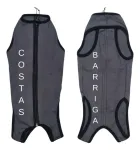 Roupa pós cirúrgica gato cinza escuro, zíper nas costas, vista barriga.