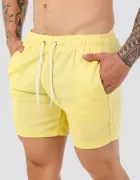 Bermuda amarela masculina com cós elástico, cordão branco e bolsos laterais.