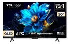 Smart Tv Tcl 50p7k de frente com imagem de uma flor azul na tela.