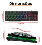 Teclado gamer preto com iluminação LED RGB mostrando suas dimensões