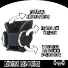 Tornozeleira preta acolchoada com fecho velcro e argolas prateadas.