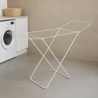 Varal De Chão Com Abas Dobrável Reforçado Retrátil Grande branco em lavanderia.