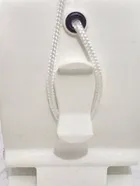 Varal de parede: mecanismo branco com corda e ilhós preto